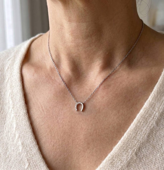 Horseshoe necklace and earrings set detail