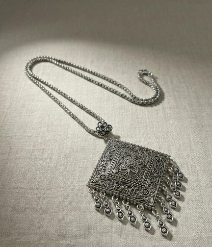 Traditional Ethnic Necklace with Intricate Filigree Pendant