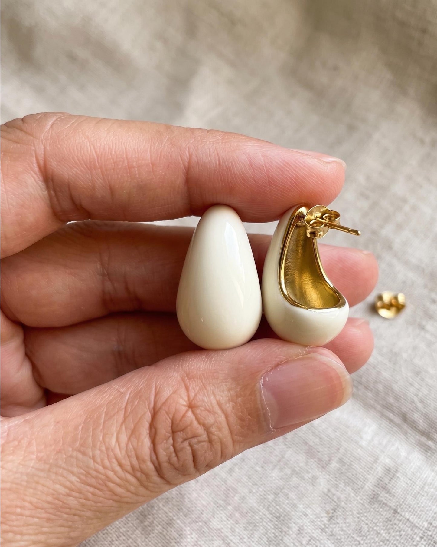 Cream Teardrop Stud Earrings