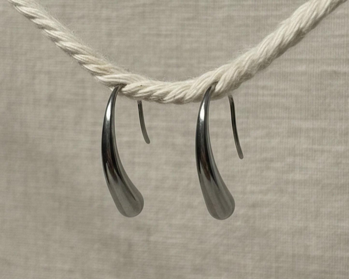 Liquid Curve Drop Earrings