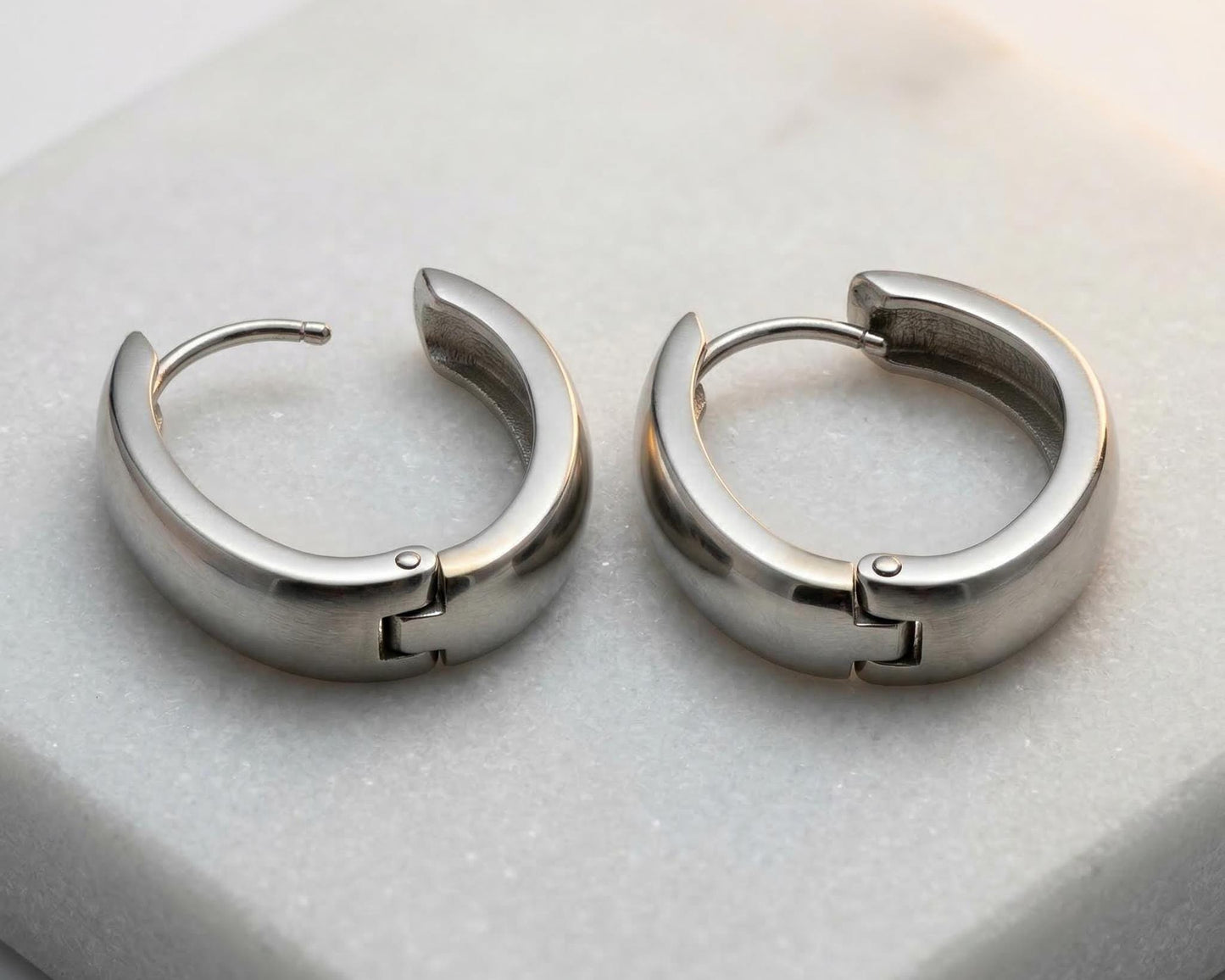 Oval Huggie Hoop Earrings – 15mm Minimalist Stainless Steel Hoops