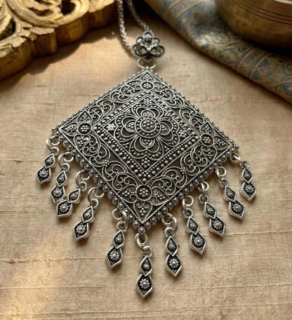 Traditional Ethnic Necklace with Intricate Filigree Pendant