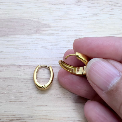 Oval Huggie Hoop Earrings – 13mm Minimalist Stainless Steel Hoops