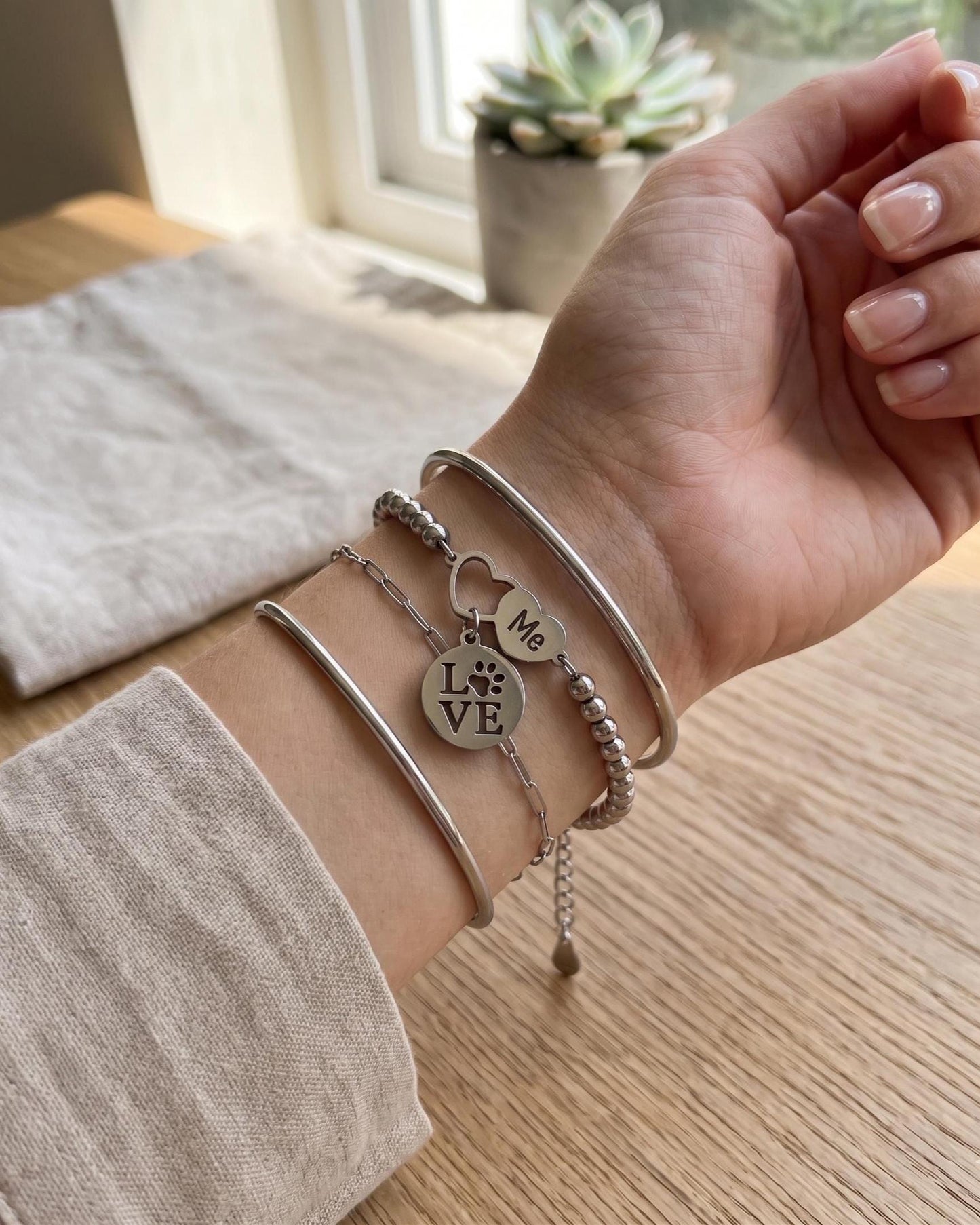 Pet Lover Bracelet, Paw Print Love Charm, Dog or Cat Mom Stainless Steel Jewelry.