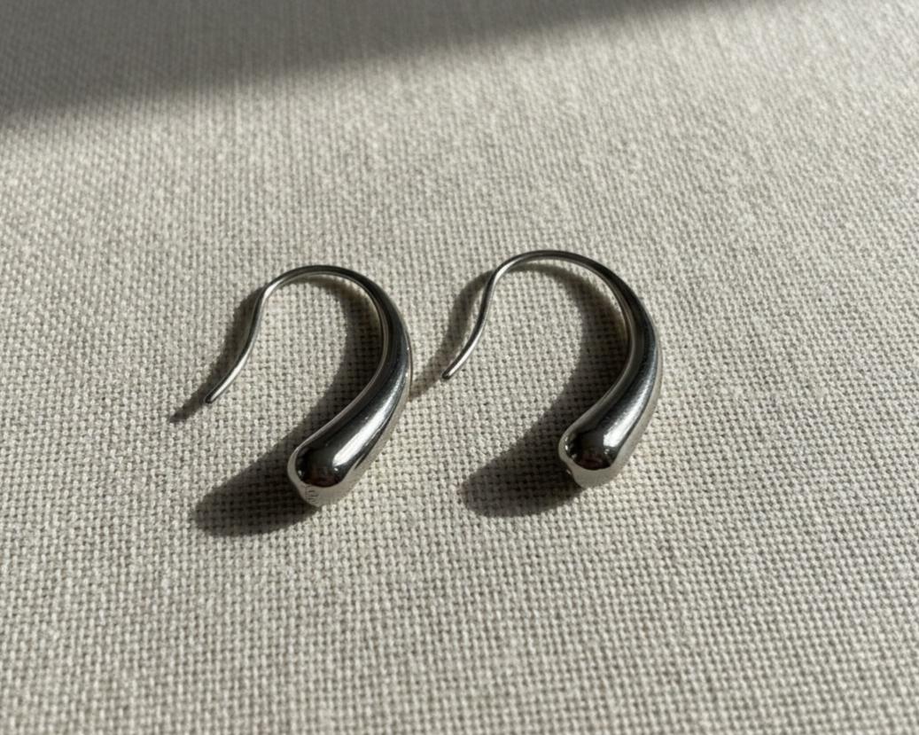 Liquid Curve Drop Earrings