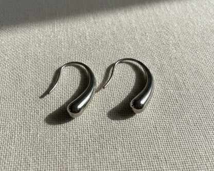 Liquid Curve Drop Earrings