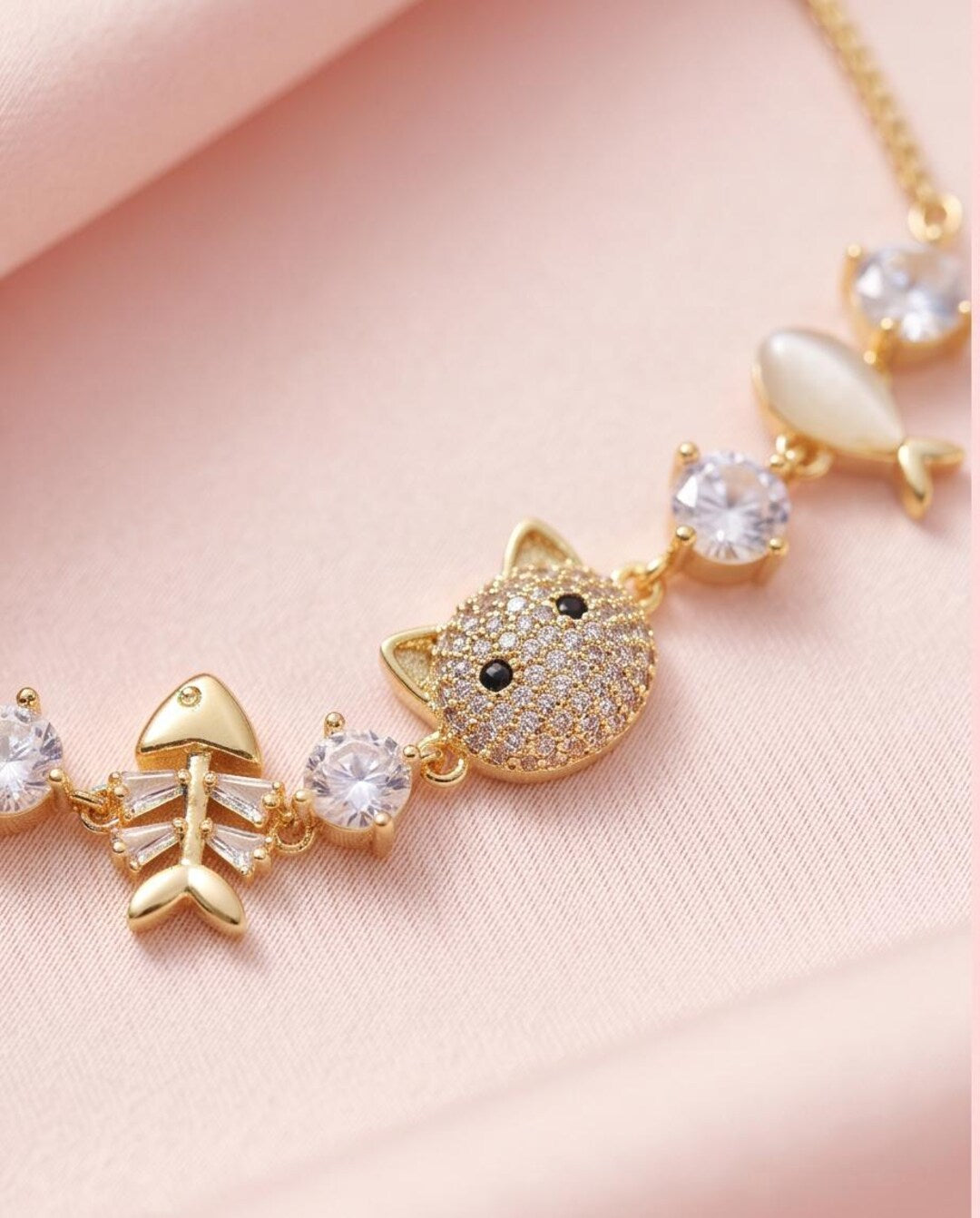 Silver kitty cat bracelet detail