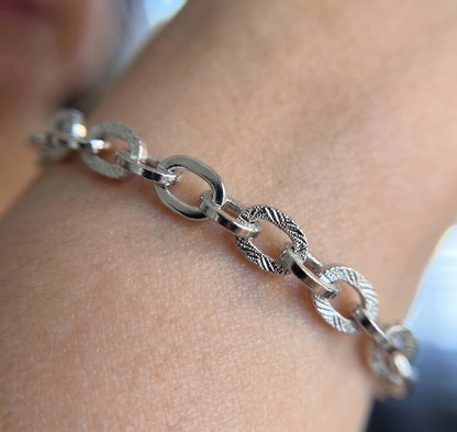 Adjustable Chain Bracelet on wrist - VEESA BY N