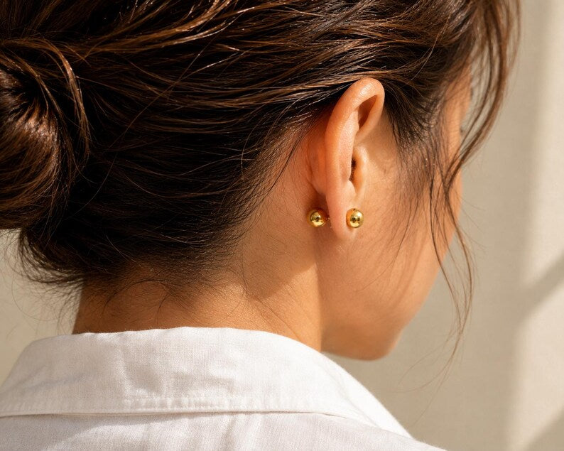 Screw back closure detail on ball stud earring