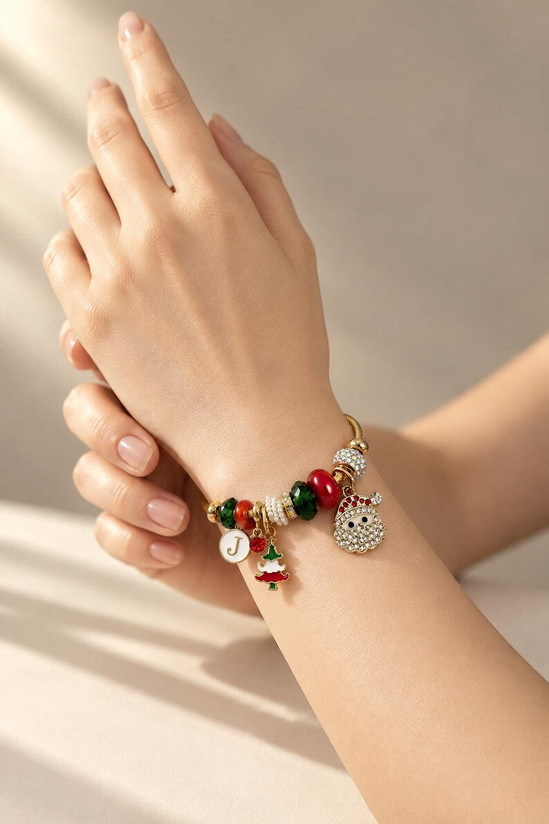 Red and green beaded Christmas charm bracelet