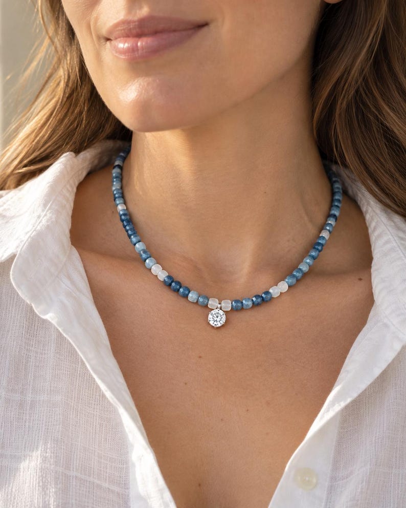 Necklace clasp and Hill Tribe silver chain detail